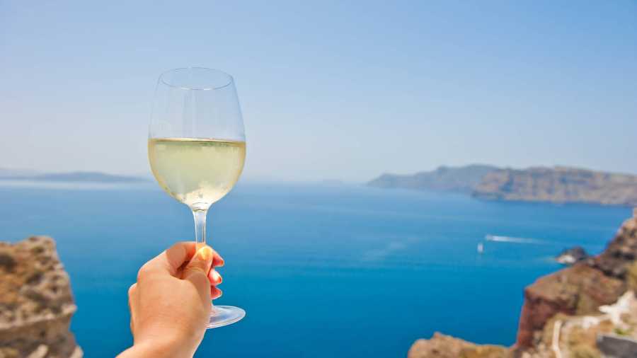 Summer Wine: Ποια είναι τα ιδανικά καλοκαιρινά κρασιά.